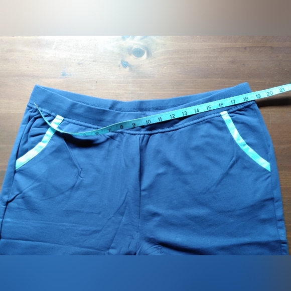 D&Co Active French Terry Top/Cropped Pants Set NWOT - Picture 6 of 9